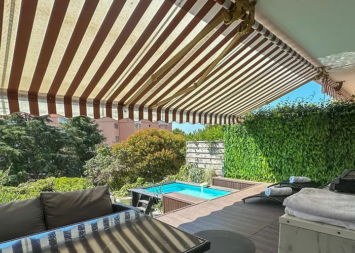 Piscine Privee, Plages A Pied & Palais A Proximite Daire